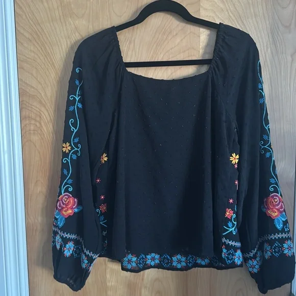 Savanna Jane Black Rose Floral Embroidered Crop Top - Picture 5 of 6